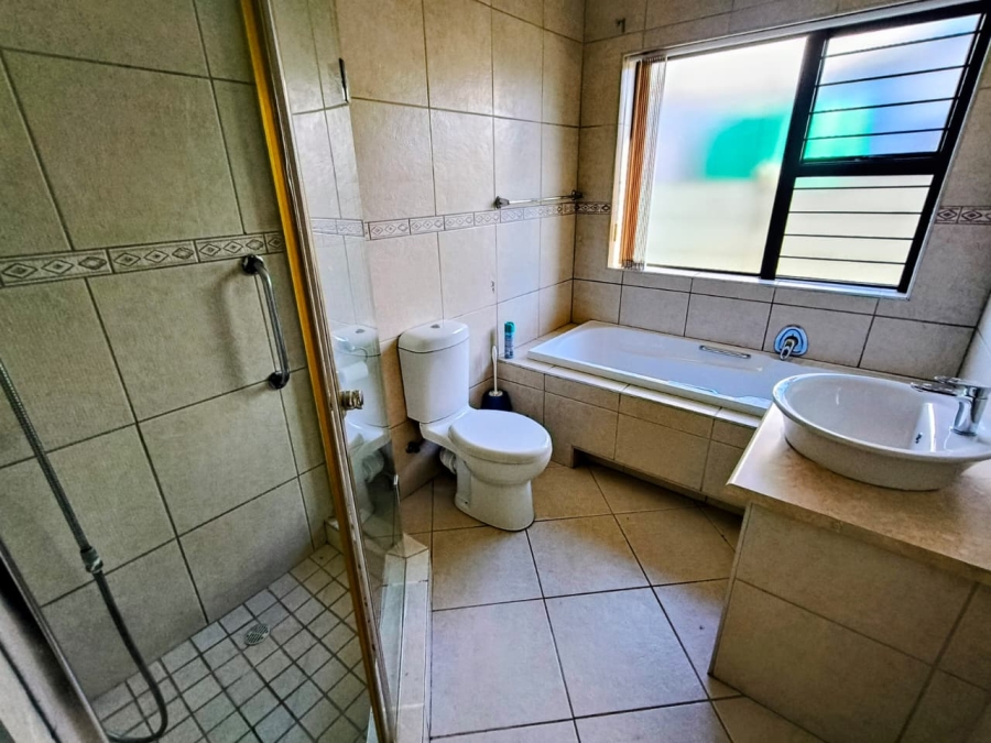 3 Bedroom Property for Sale in Wavecrest Eastern Cape